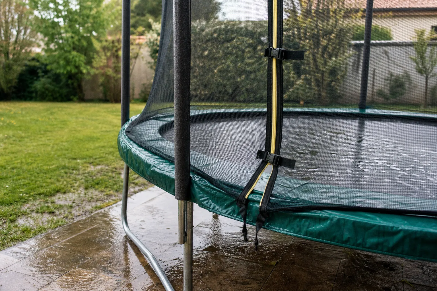 100 idées d'activités estivales : comment sécuriser vos trampolines