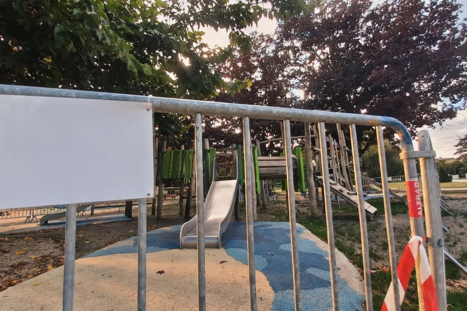 Accident à Saintes : pourquoi la structure de jeux du jardin public a été fermée