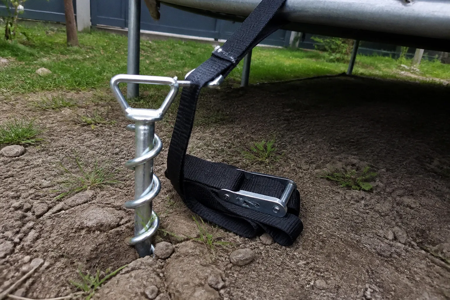 Ancrage de trampoline : quel kit pour quel type de sol ?