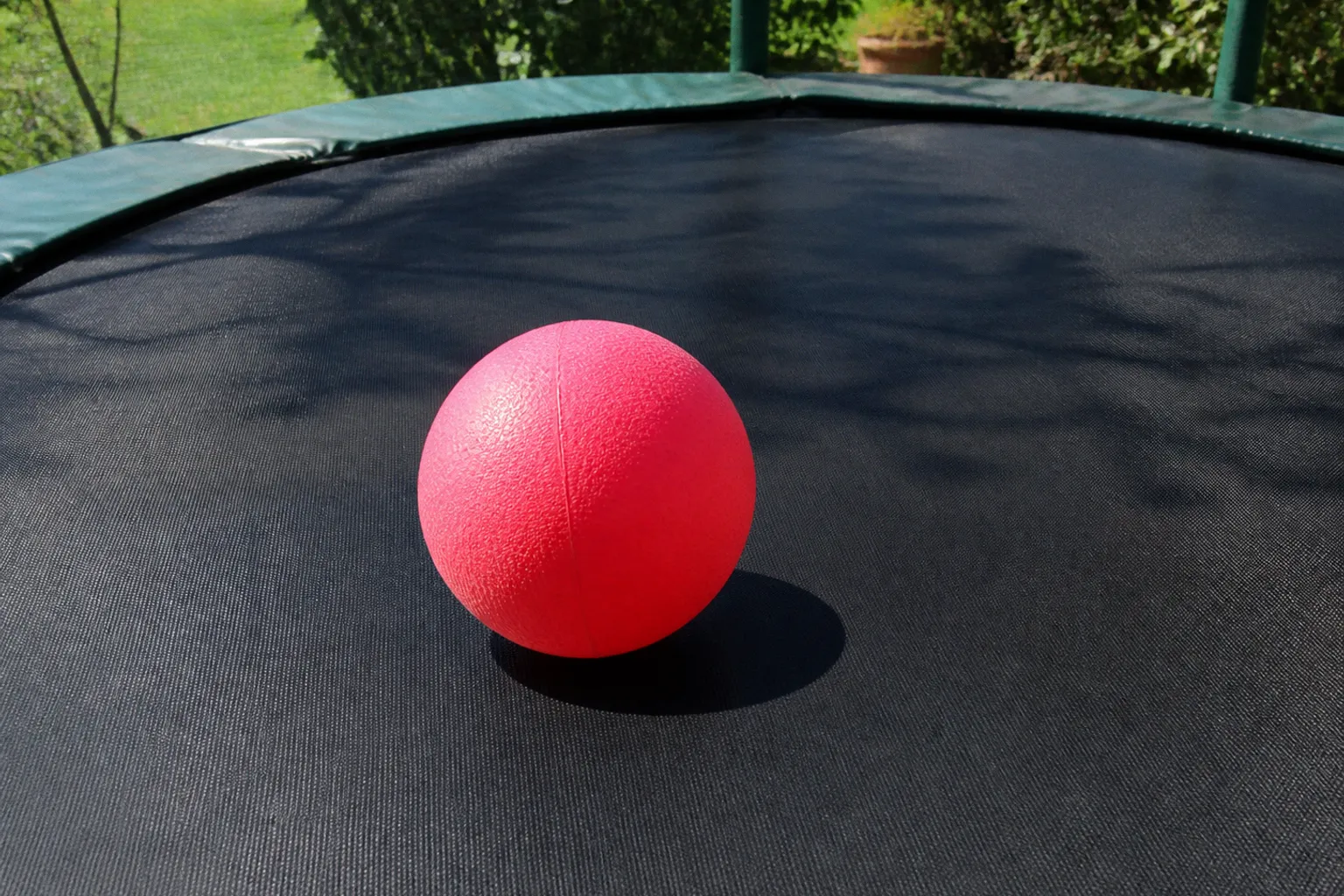 Cardio sur trampoline : trois exercices adaptés aux enfants