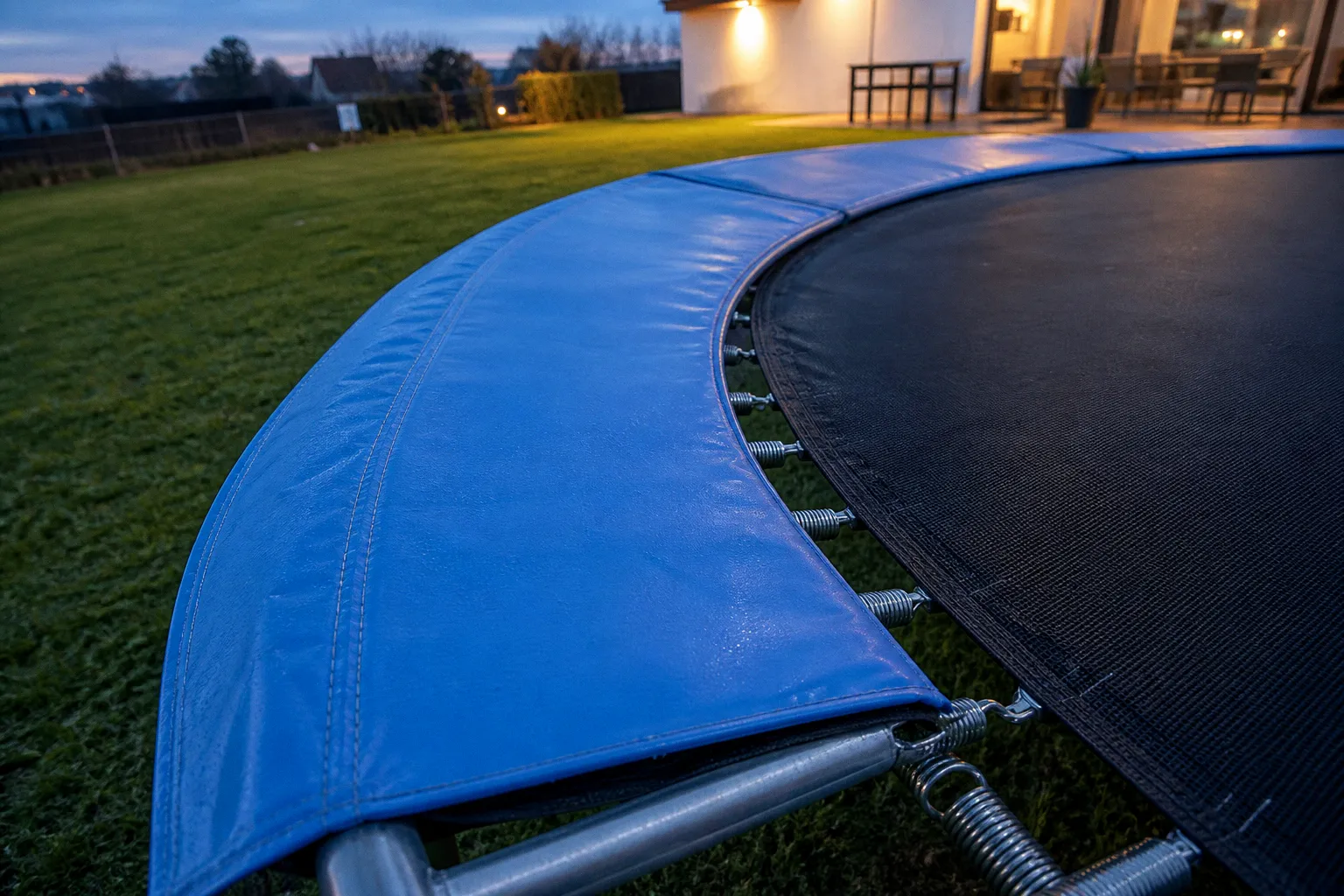 Coussin de trampoline : quelle épaisseur pour une réelle sécurité ?