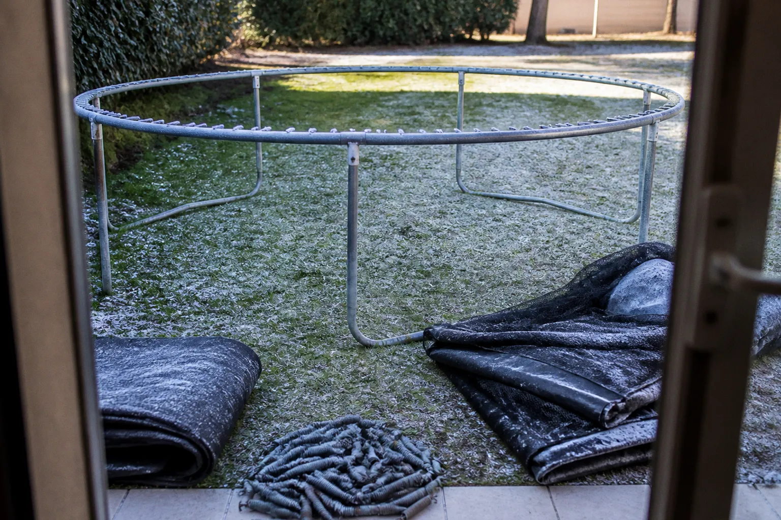 Démontage du trampoline en hiver : un effort utile ?