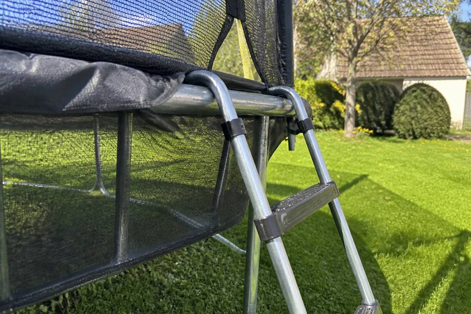 Échelle de trampoline : 3 modèles pour éviter les chutes