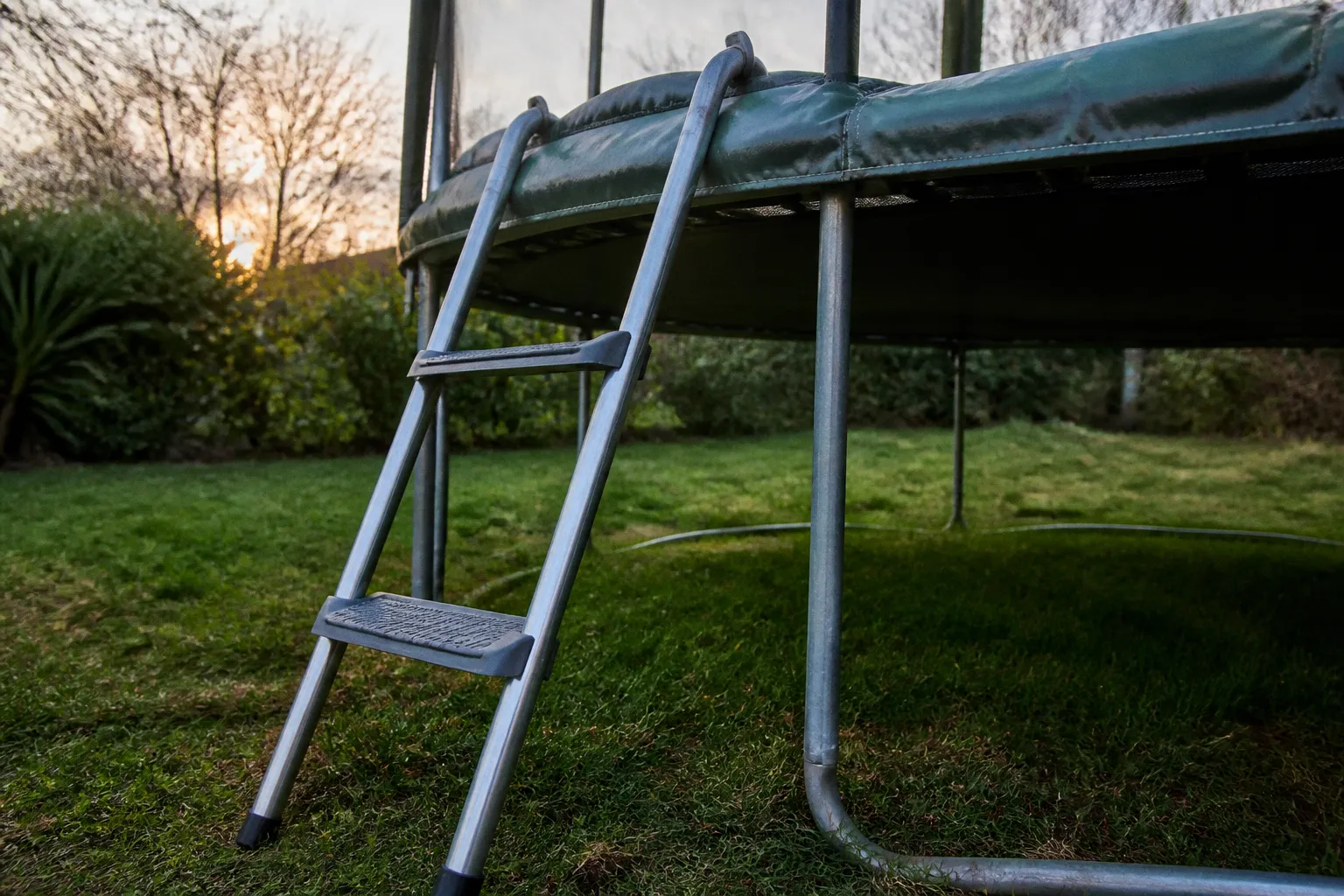 Échelle de trampoline : notre verdict pour sécuriser l'accès