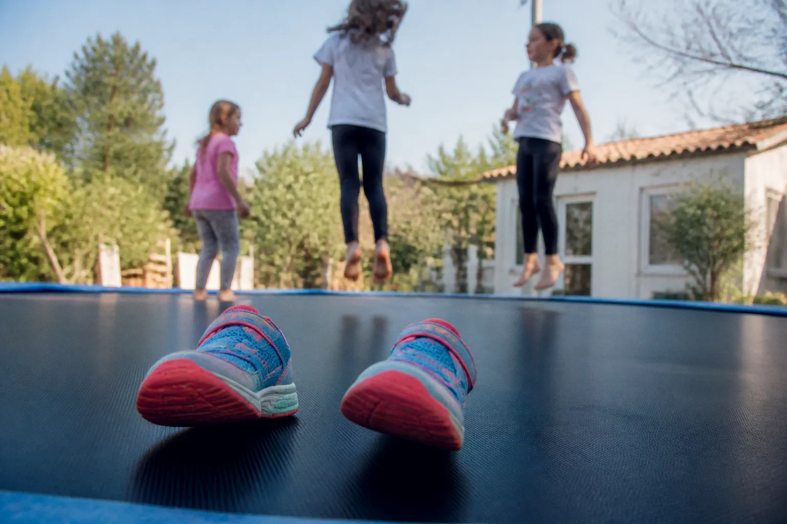 Exercices de gymnastique sur trampoline pour enfants : un investissement utile pour leur motricité