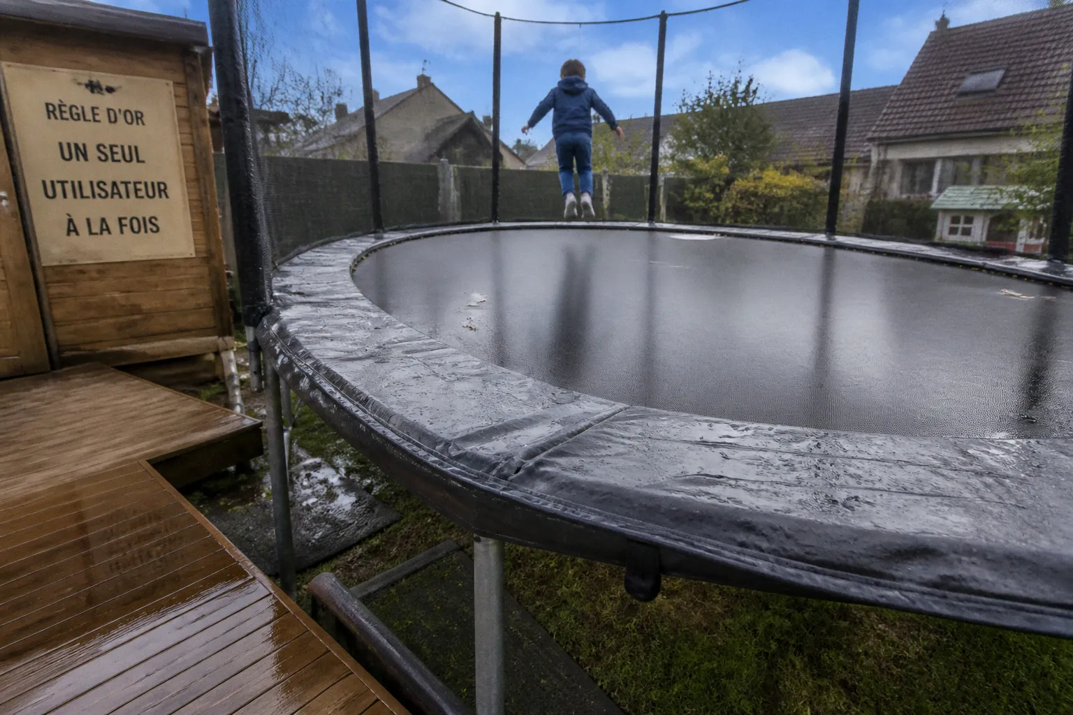 Figures de trampoline enfant : le verdict sur les sauts sûrs