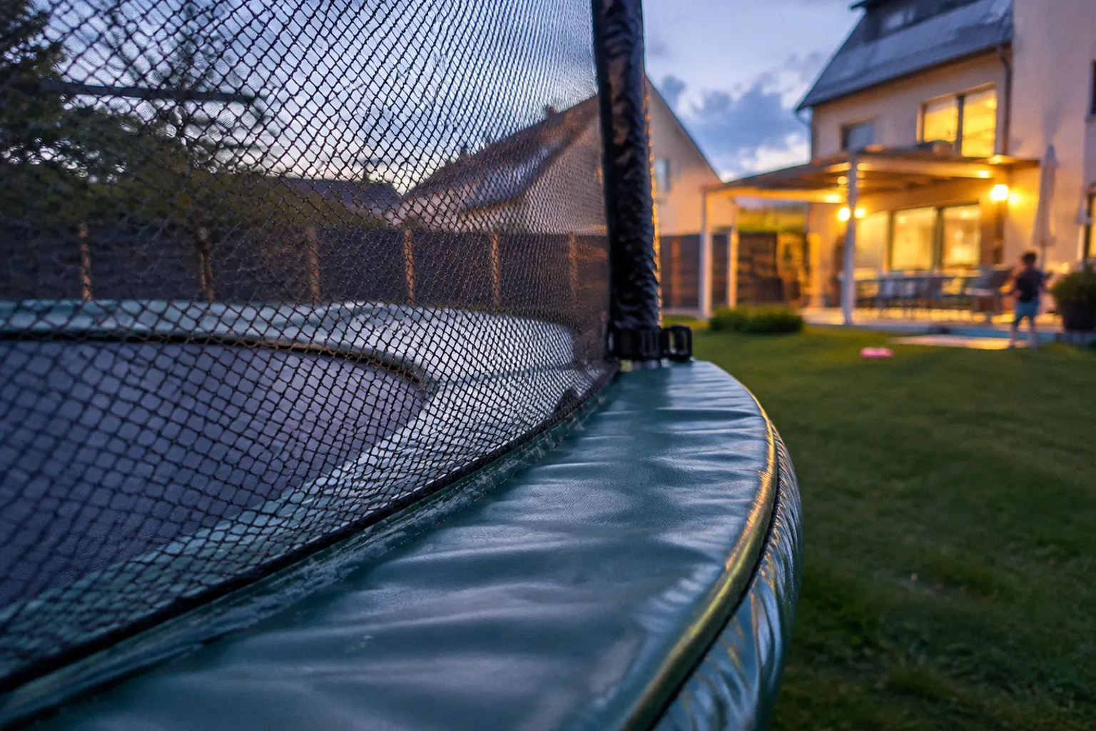 Figures de trampoline enfant : les sauts sûrs à privilégier