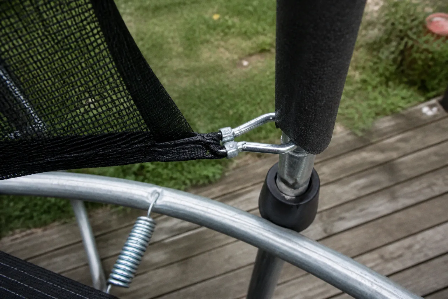 Filet de trampoline : 3 systèmes d'attache comparés