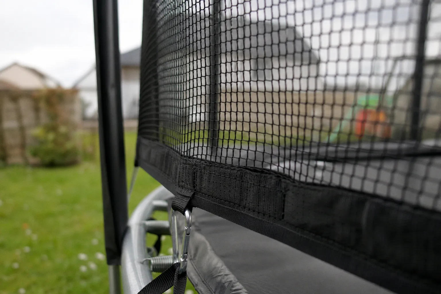 Filet de trampoline intérieur ou extérieur : quel choix ?