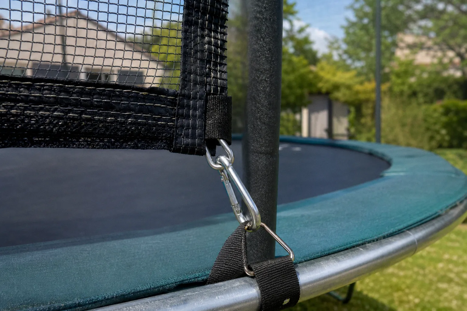 Filets de sécurité pour trampoline : trois systèmes au banc d'essai