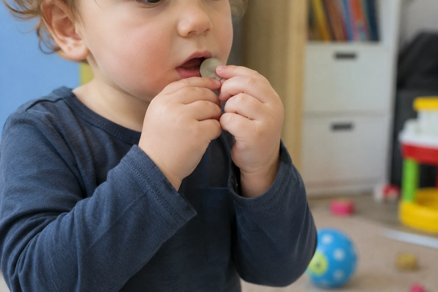 Ingestion de piles boutons : un danger mortel pour les jeunes enfants