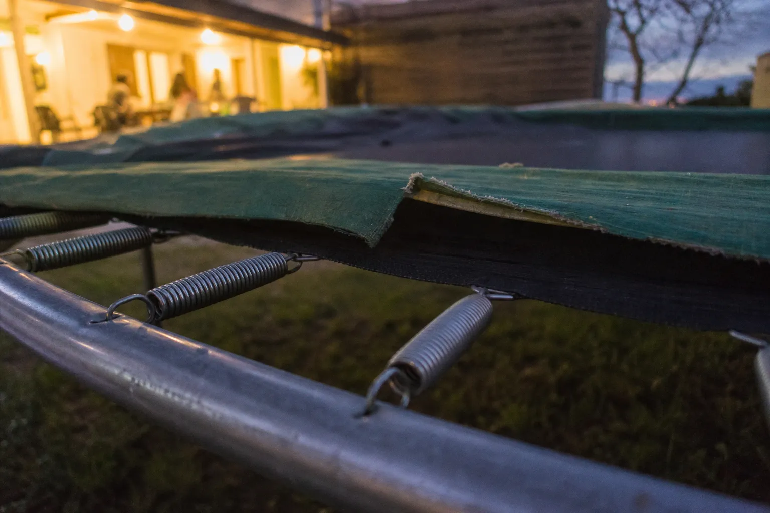 Jeux sur trampoline : les erreurs à éviter pour jouer en toute sécurité