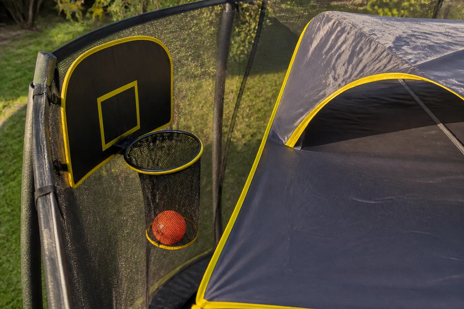 Panier ou tente de trampoline : quel accessoire choisir ?