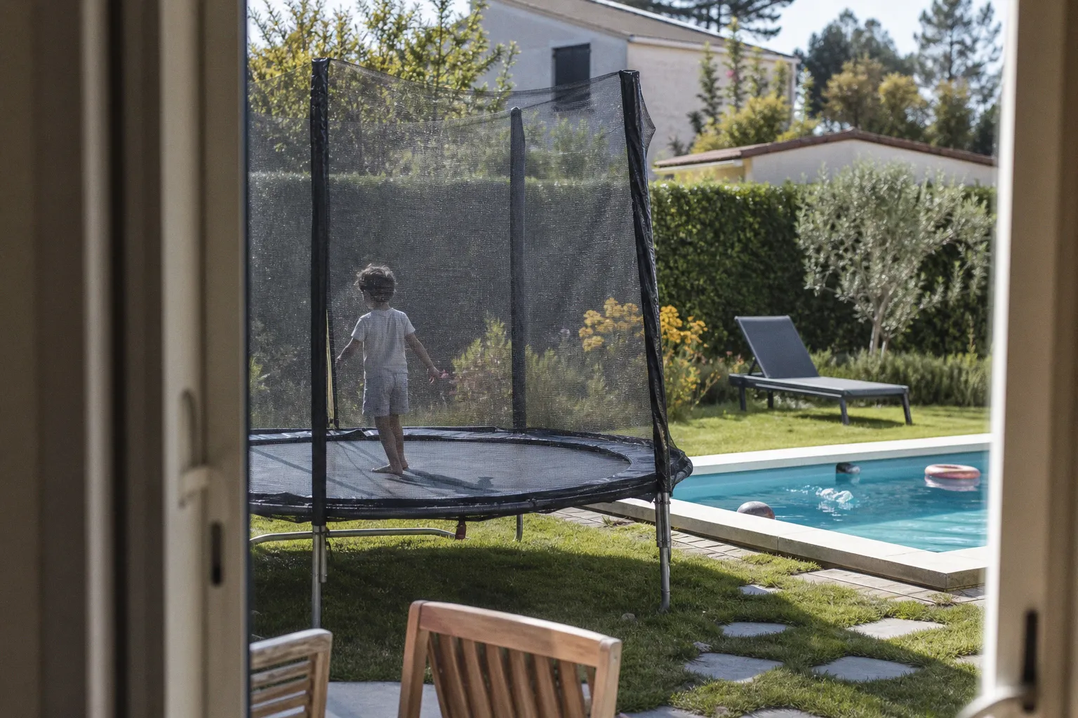 Piscine et jardin : 6 erreurs courantes qui menacent la sécurité de vos enfants