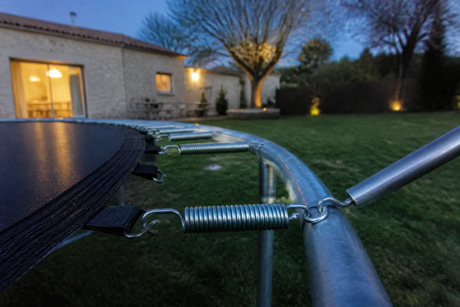 Tapis de saut pour trampoline : trois modèles testés en jardin