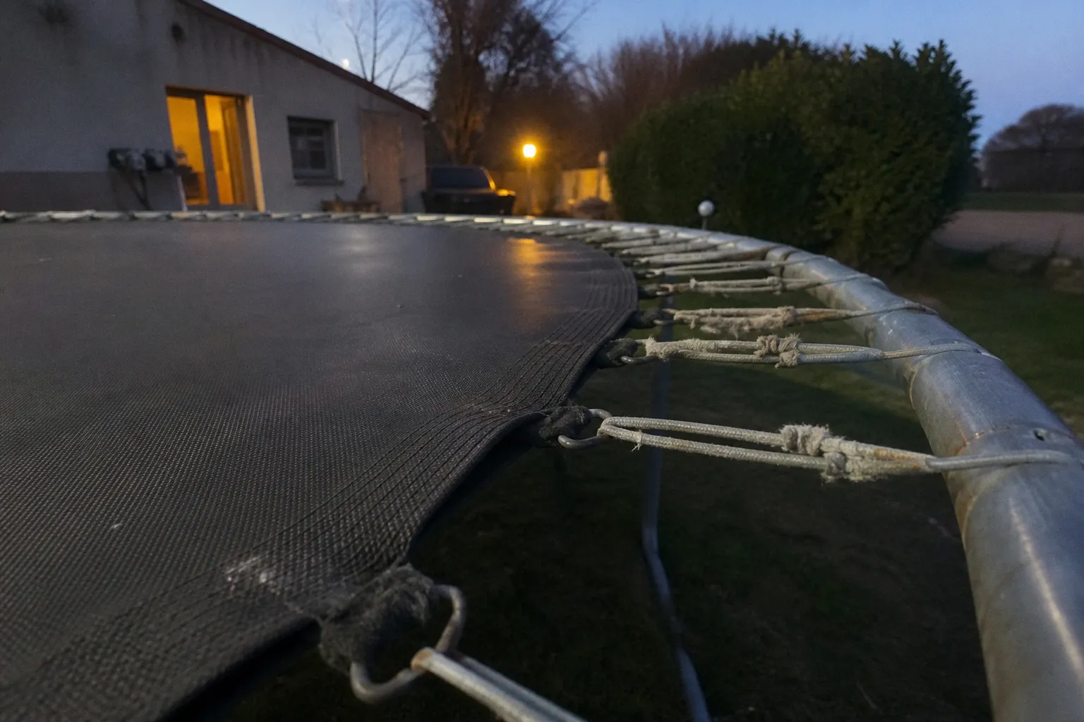 Tapis de saut universel : une fausse bonne idée pour votre trampoline ?