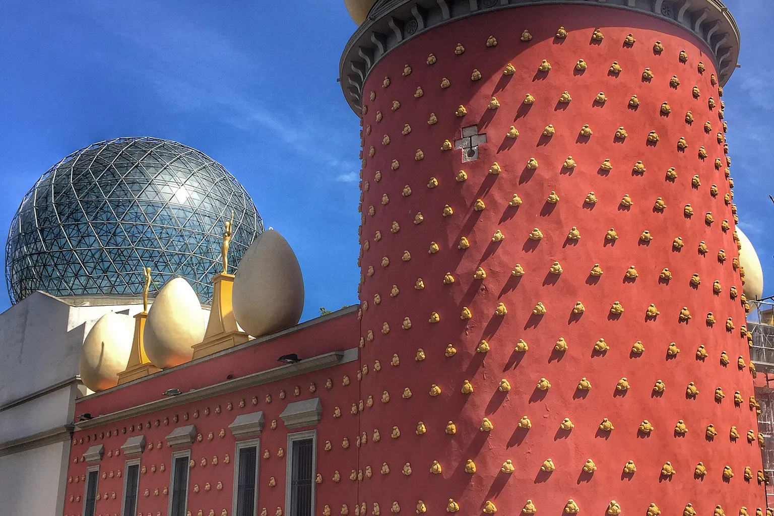 Théâtre-musée Dalí : horaires et astuces pour éviter la foule