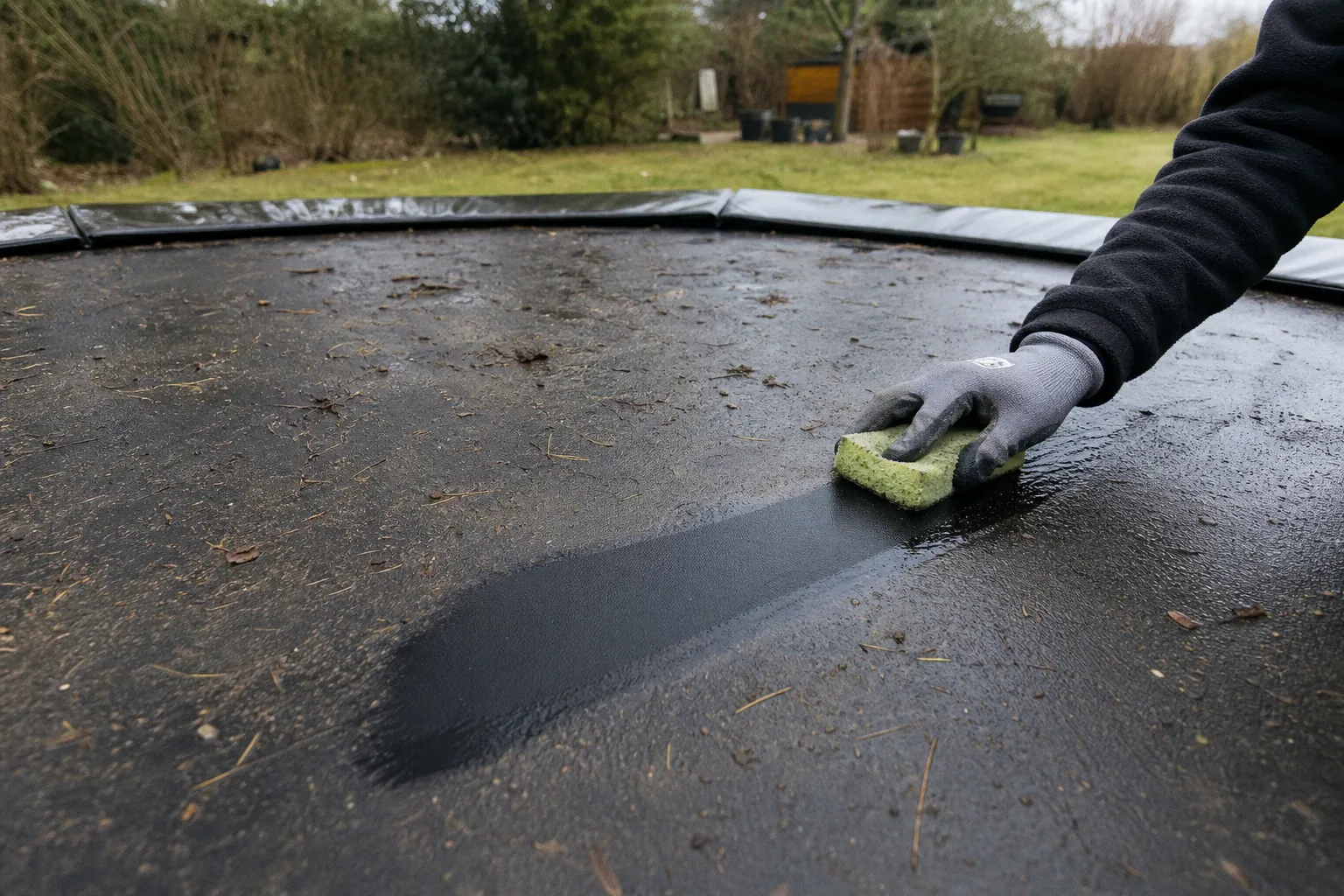 Toile de saut de trampoline : le nettoyage après l'hiver est-il utile ?