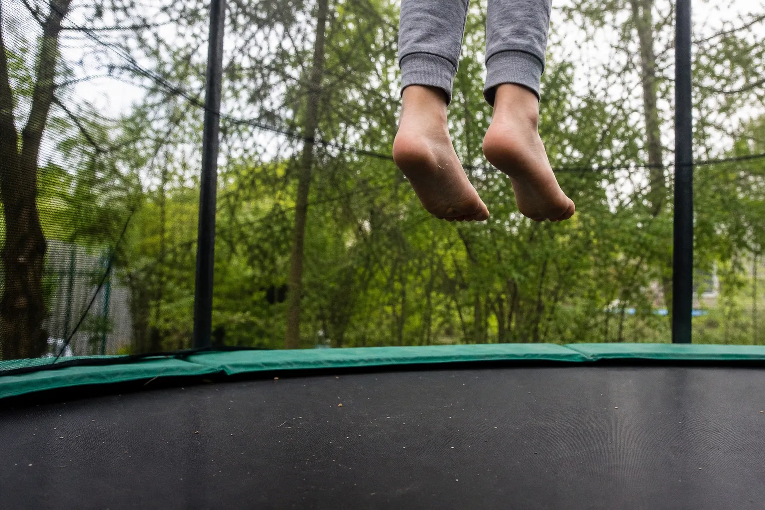 Trampoline de jardin : les règles de sécurité pour éviter les accidents