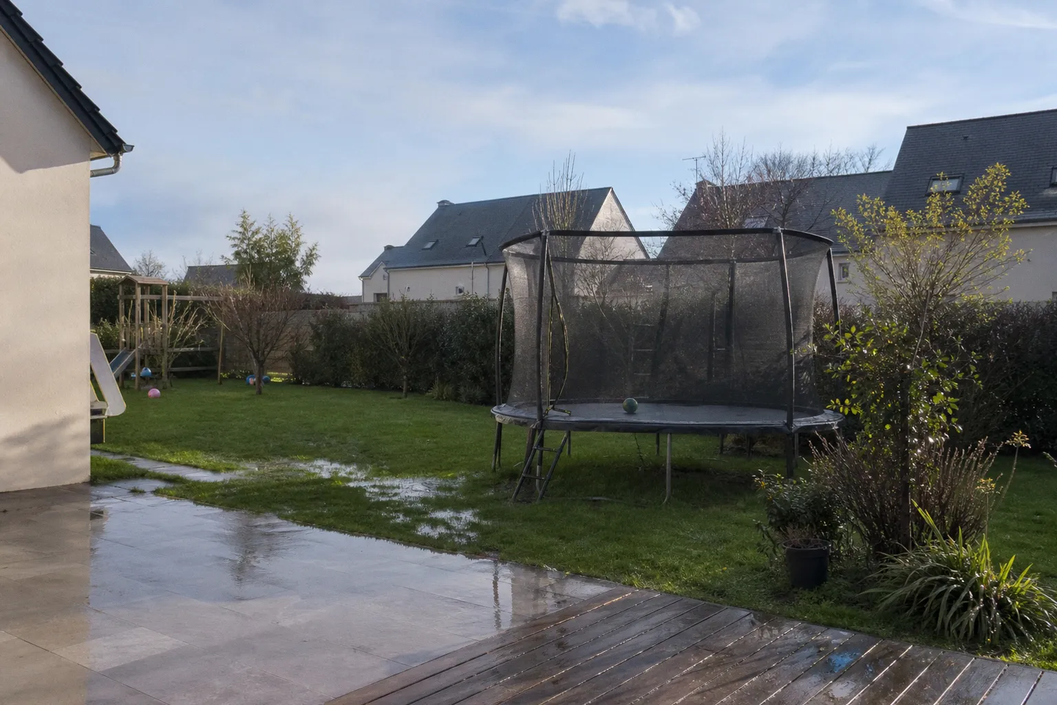 Trampoline de jardin : trois points de contrôle essentiels pour la sécurité de vos enfants