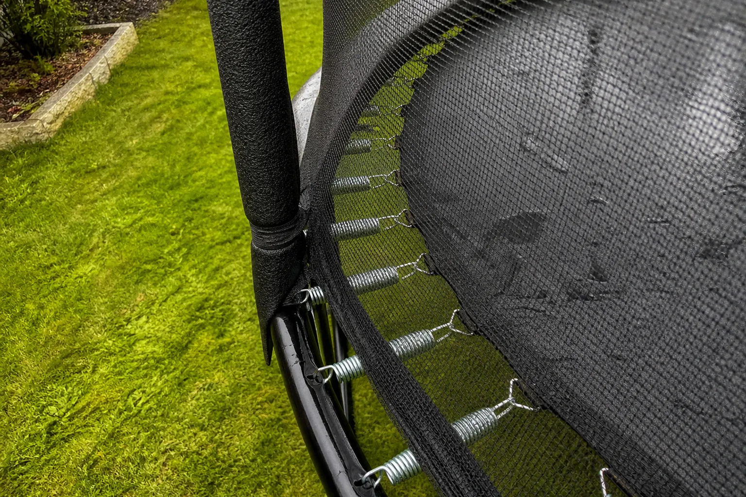 Trampoline pour petit jardin : les meilleurs modèles adaptés