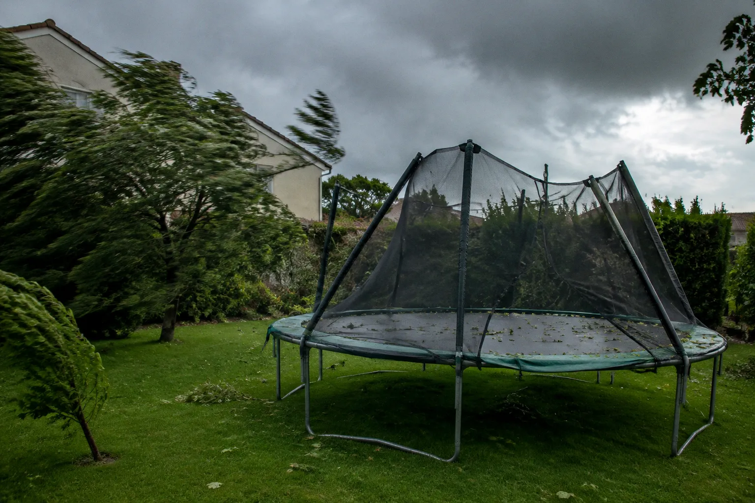 Trampolines de jardin : pourquoi les conditions météo imposent une vigilance accrue