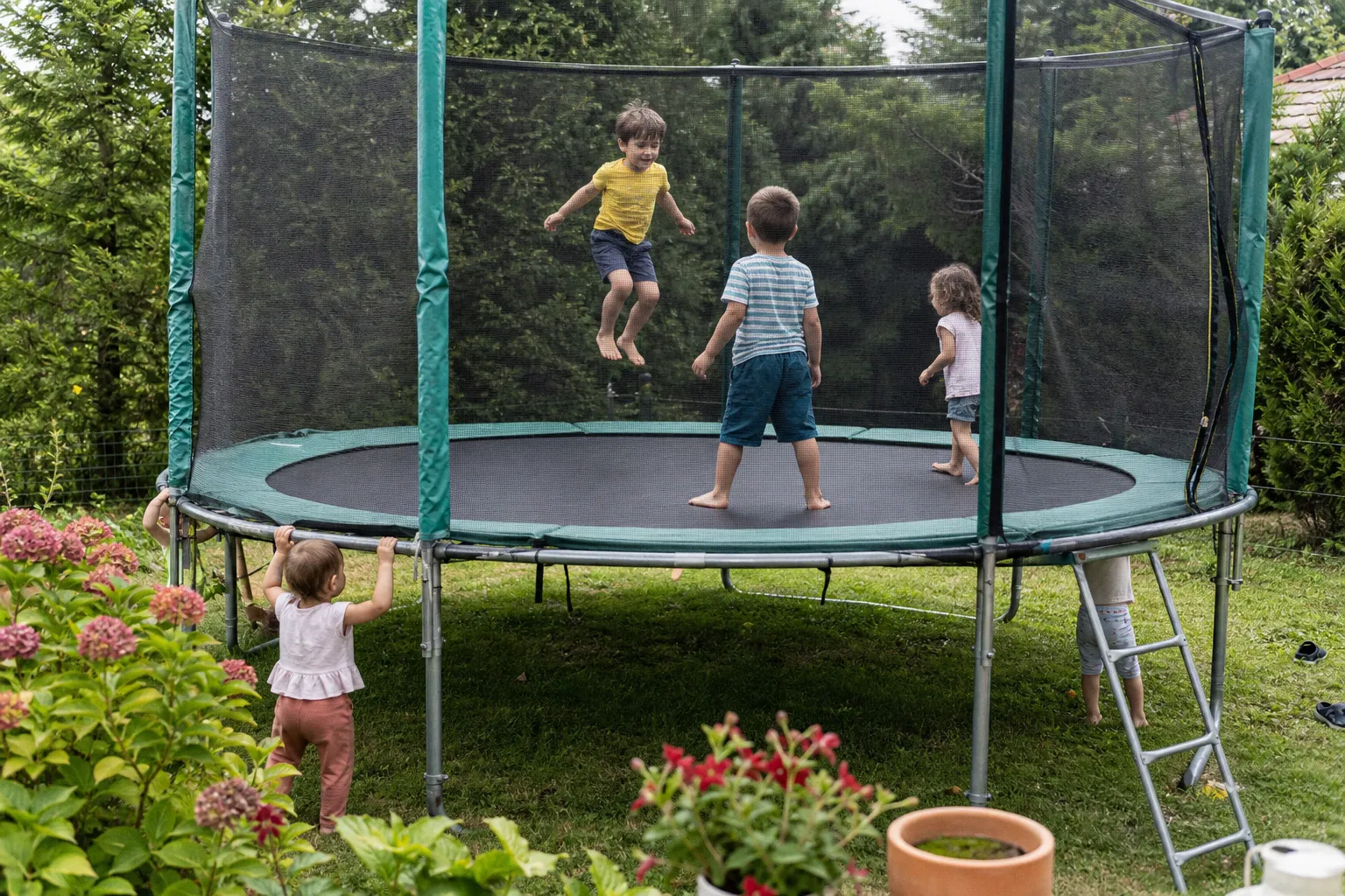 Trampolines pour enfants : comment prévenir les risques de blessures graves