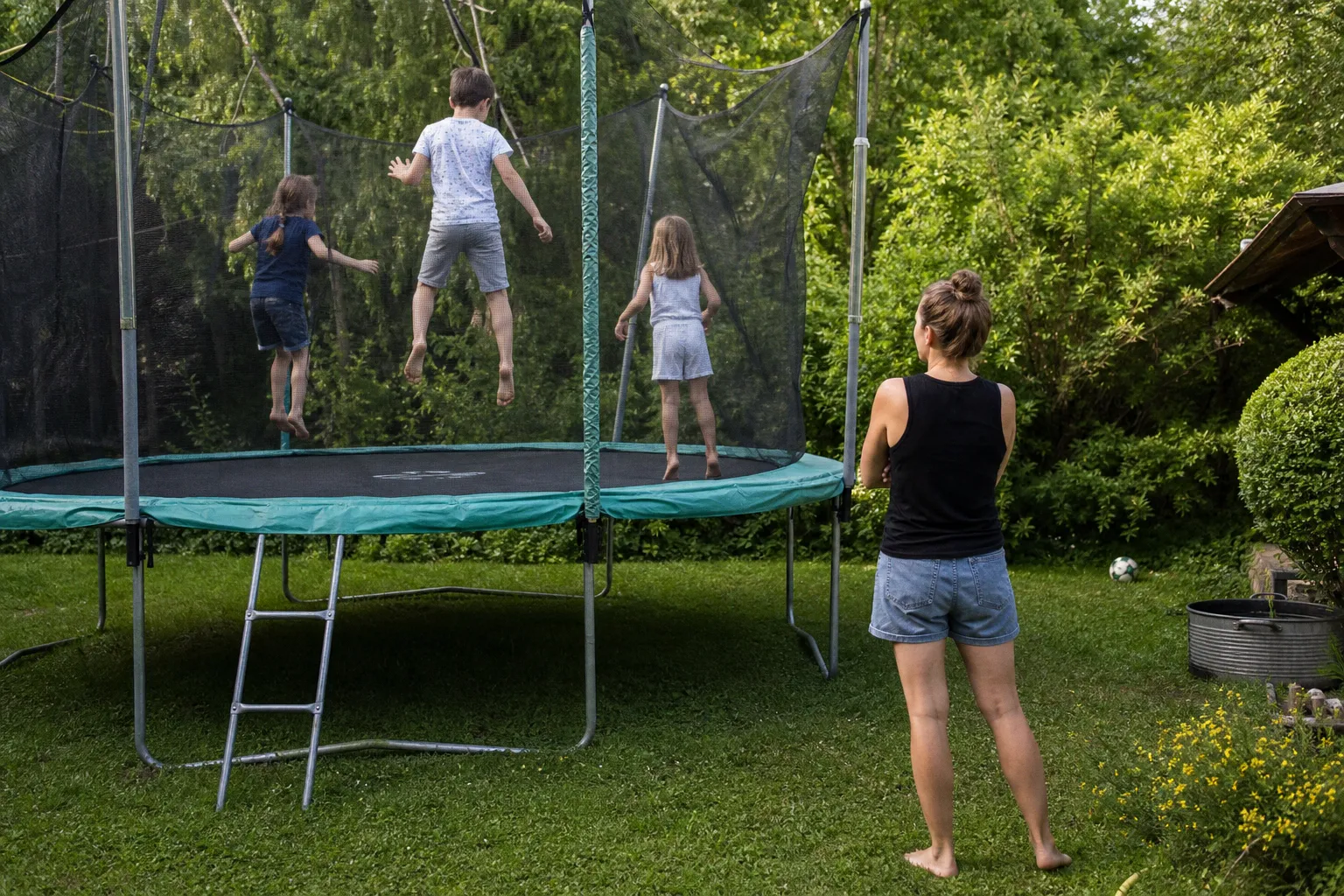 Trampolines pour enfants : les risques réels derrière la promesse de sécurité